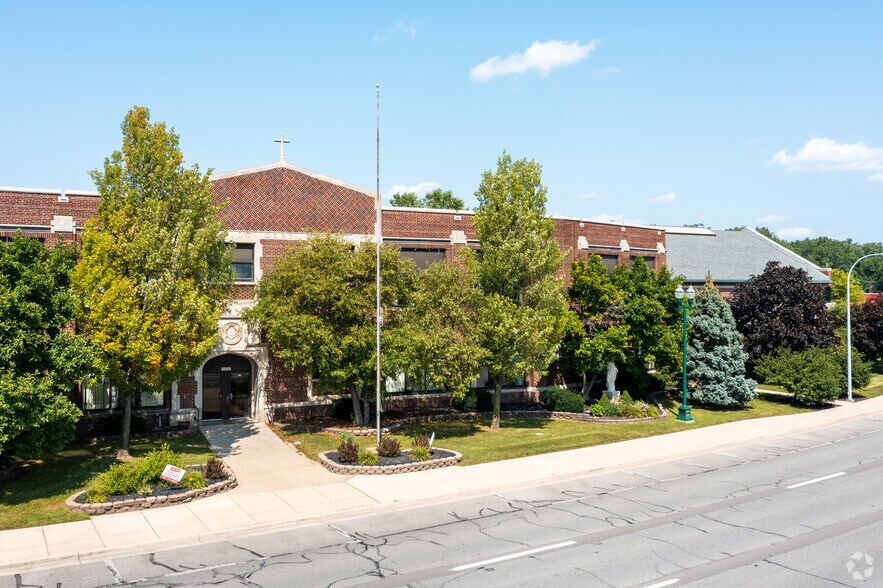 34540 W Michigan Ave, Wayne, MI à louer - Photo du bâtiment - Image 2 de 4