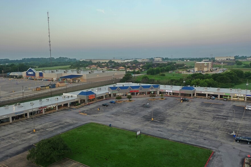 2610-2668 S Highway 36, Brenham, TX for lease - Building Photo - Image 1 of 11