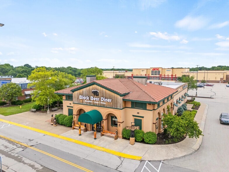 11981 S Strang Line Rd, Olathe, KS for sale - Building Photo - Image 1 of 8