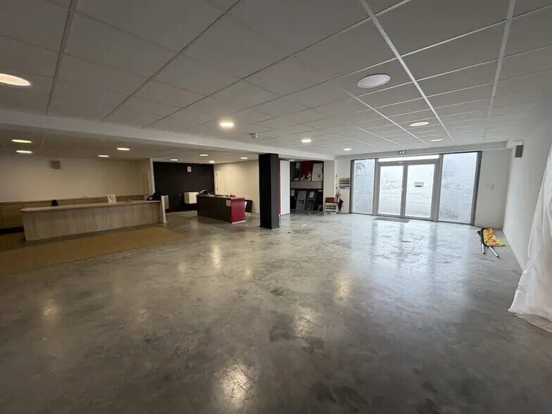Retail in La Teste-de-Buch for lease - Interior Photo - Image 1 of 7