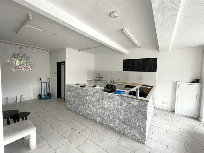 4-10 Collum Ln, Scunthorpe for lease - Building Photo - Image 2 of 5