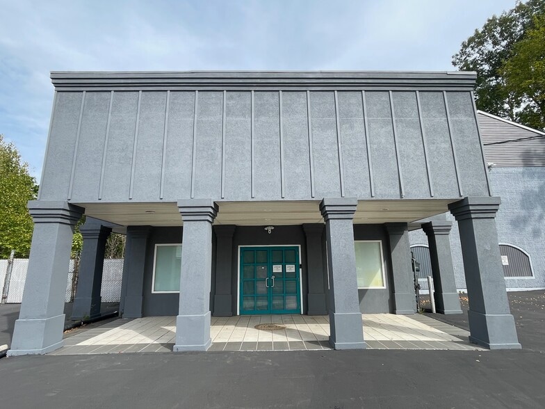 2391 S Main St, Waterbury, CT for lease - Building Photo - Image 3 of 20