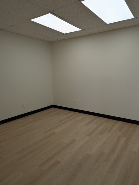 8973-8975 E Kenyon Ave, Denver, CO for lease - Building Photo - Image 3 of 22