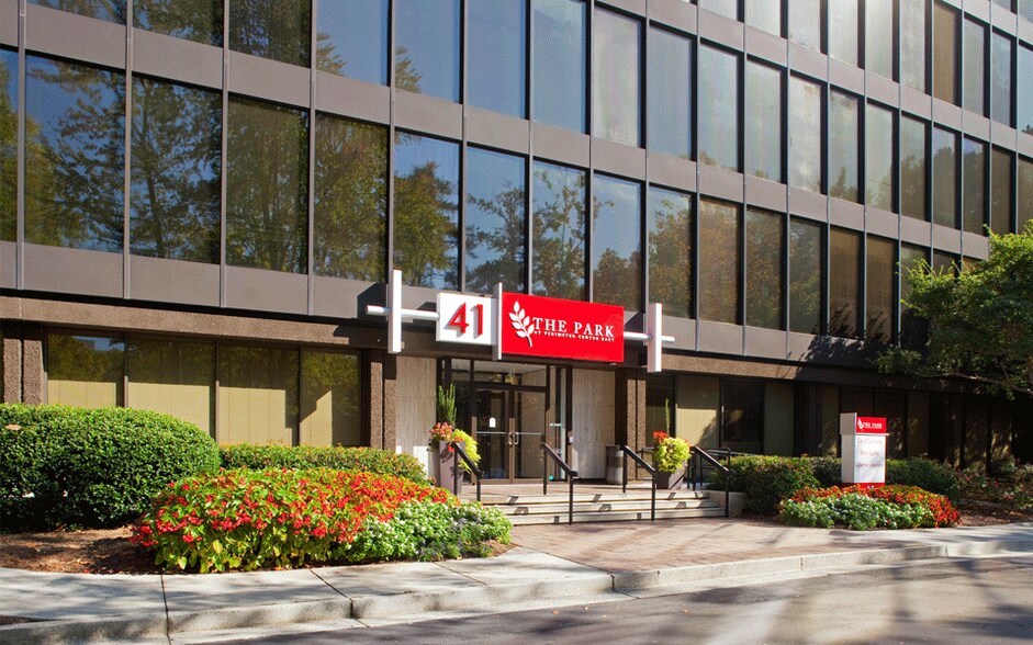41 Perimeter Ctr E, Atlanta, GA à louer - Photo du bâtiment - Image 2 de 5