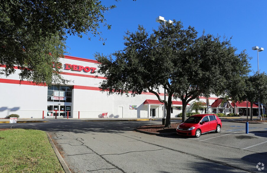 6277-6285 W Waters Ave, Tampa, FL à vendre - Photo principale - Image 1 de 10