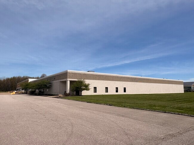 Plus de détails pour 2831 Center Rd, Brunswick, OH - Industriel à louer