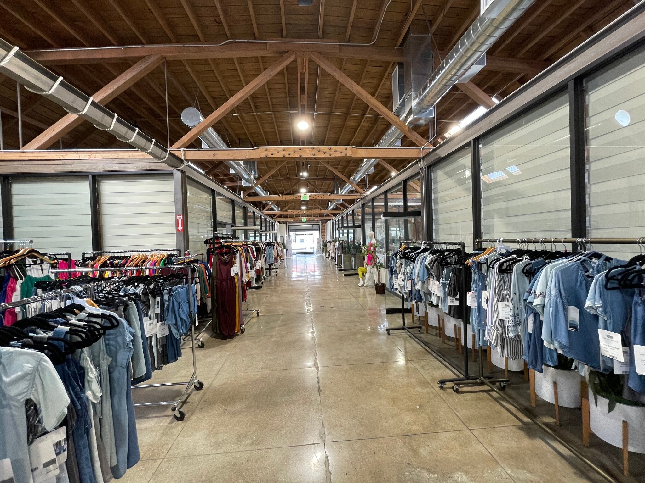 126 W 39th St, Los Angeles, CA for lease Interior Photo- Image 1 of 6