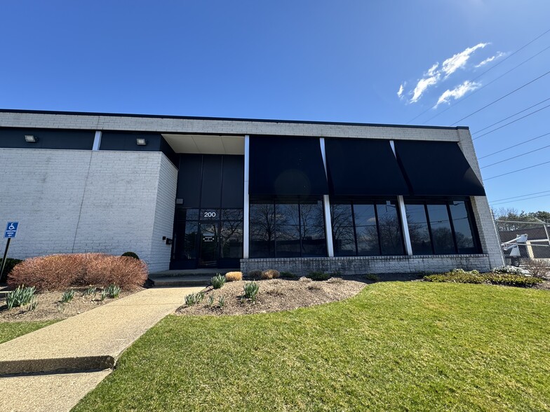 190-200 Oval Dr, Islandia, NY for lease - Building Photo - Image 1 of 17