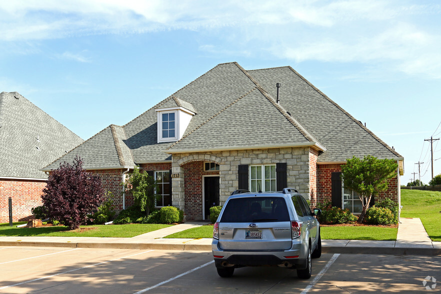 1713 W 33rd St, Edmond, OK for sale - Primary Photo - Image 1 of 1