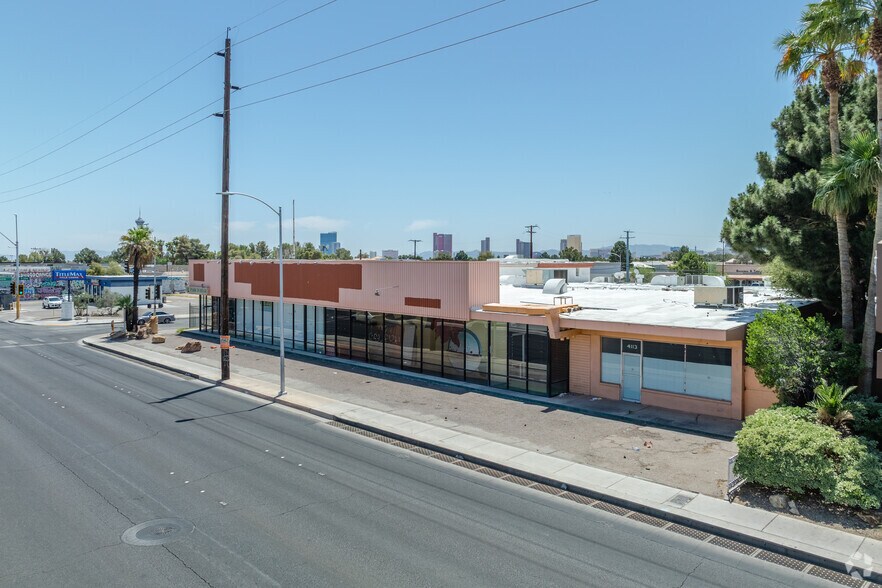 4101 W Charleston Blvd, Las Vegas, NV à vendre - Photo du bâtiment - Image 3 de 20