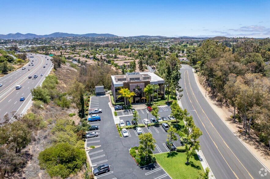 1800 Thibodo Rd, Vista, CA à louer - Aérien - Image 2 de 12