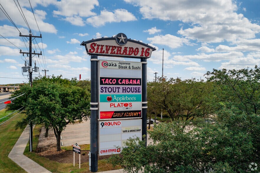 11881 Bandera Rd, Helotes, TX à vendre - Photo du bâtiment - Image 3 de 4