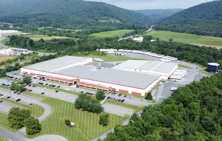 100 Industrial Dr, Hamburg, PA à vendre - Photo du bâtiment - Image 1 de 10