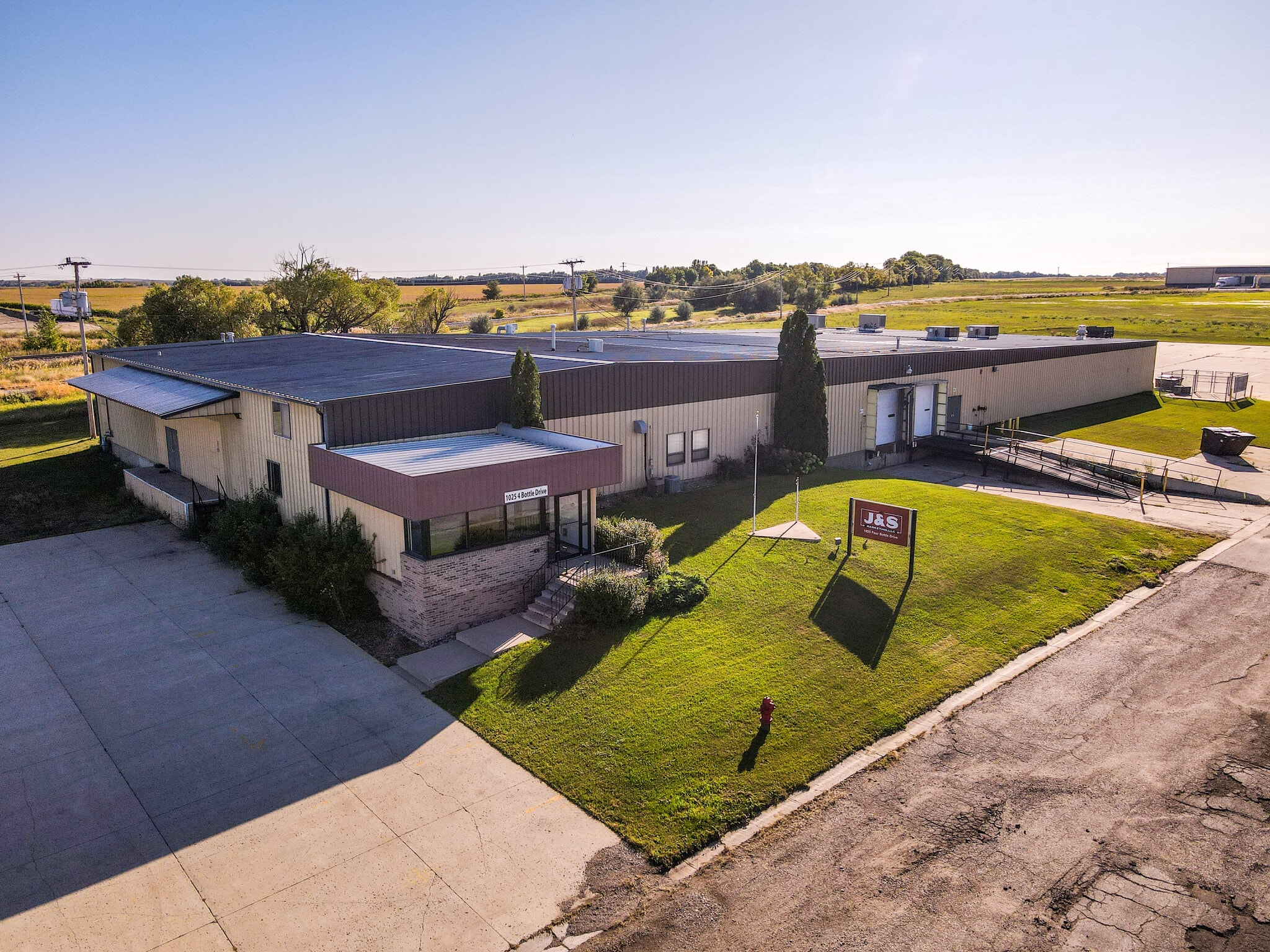 1025 4 Bottle Dr, Valley City, ND for lease Primary Photo- Image 1 of 39