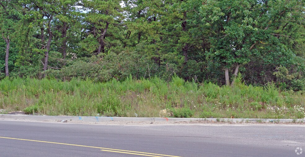 Horseblock Rd, Yaphank, NY à vendre - Photo du bâtiment - Image 2 de 5