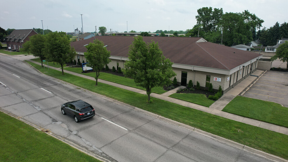 5700-5708 E 11 Mile Rd, Warren, MI for lease - Building Photo - Image 2 of 4