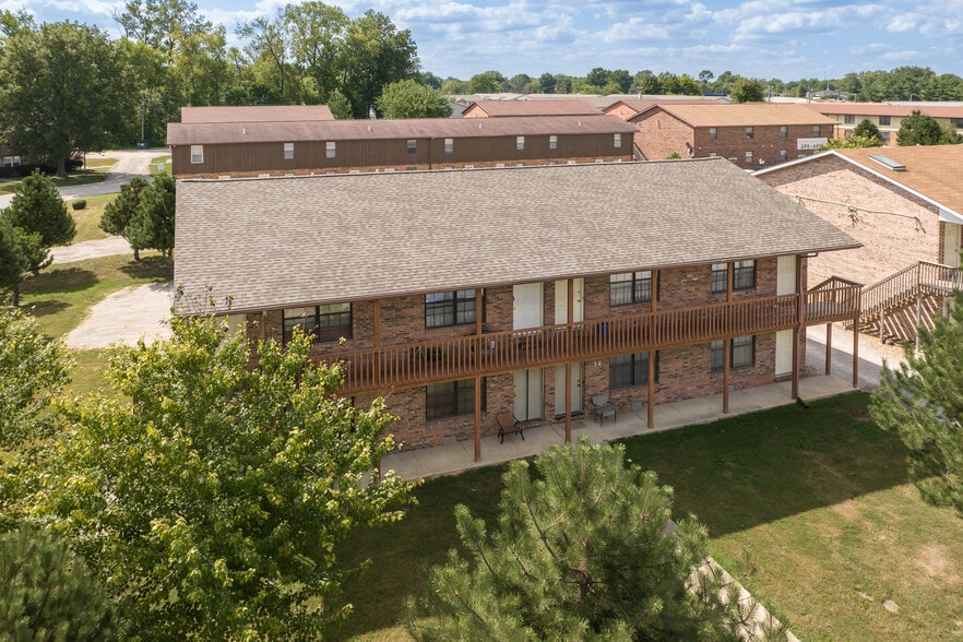 Pheasantwood Apartments portfolio of 12 properties for sale on LoopNet.ca - Building Photo - Image 1 of 28