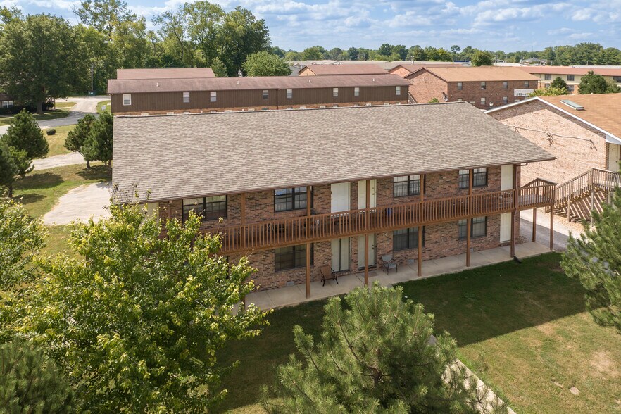 Pheasantwood Apartments portefeuille de 12 propriétés à vendre sur LoopNet.ca - Photo du bâtiment - Image 1 de 28