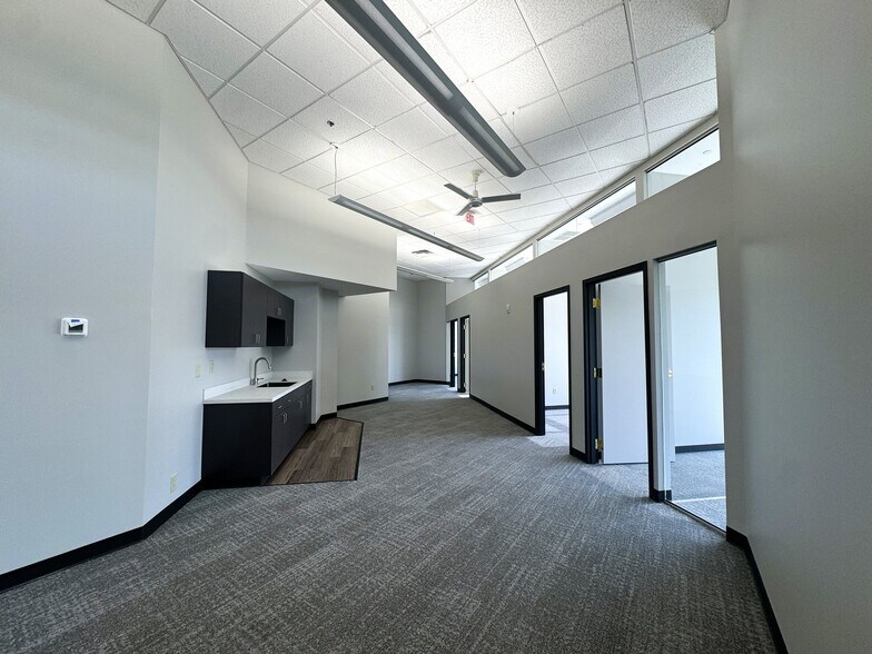 1500 Lake Shore Dr, Columbus, OH à louer - Photo du bâtiment - Image 3 de 7