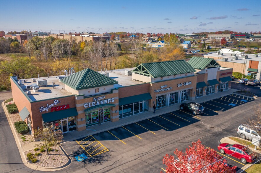 7000-7012 Huntley Rd, Carpentersville, IL à louer - Photo du bâtiment - Image 2 de 3