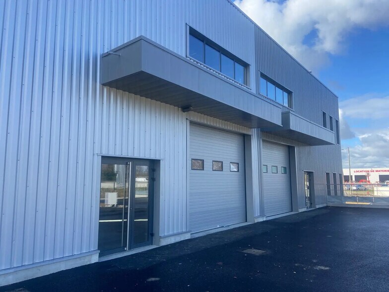 Flex in Bourgoin-Jallieu for sale - Building Photo - Image 2 of 5