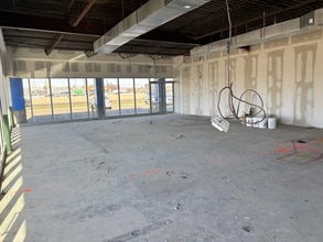 920 36th St NE, Calgary, AB for lease Interior Photo- Image 2 of 2