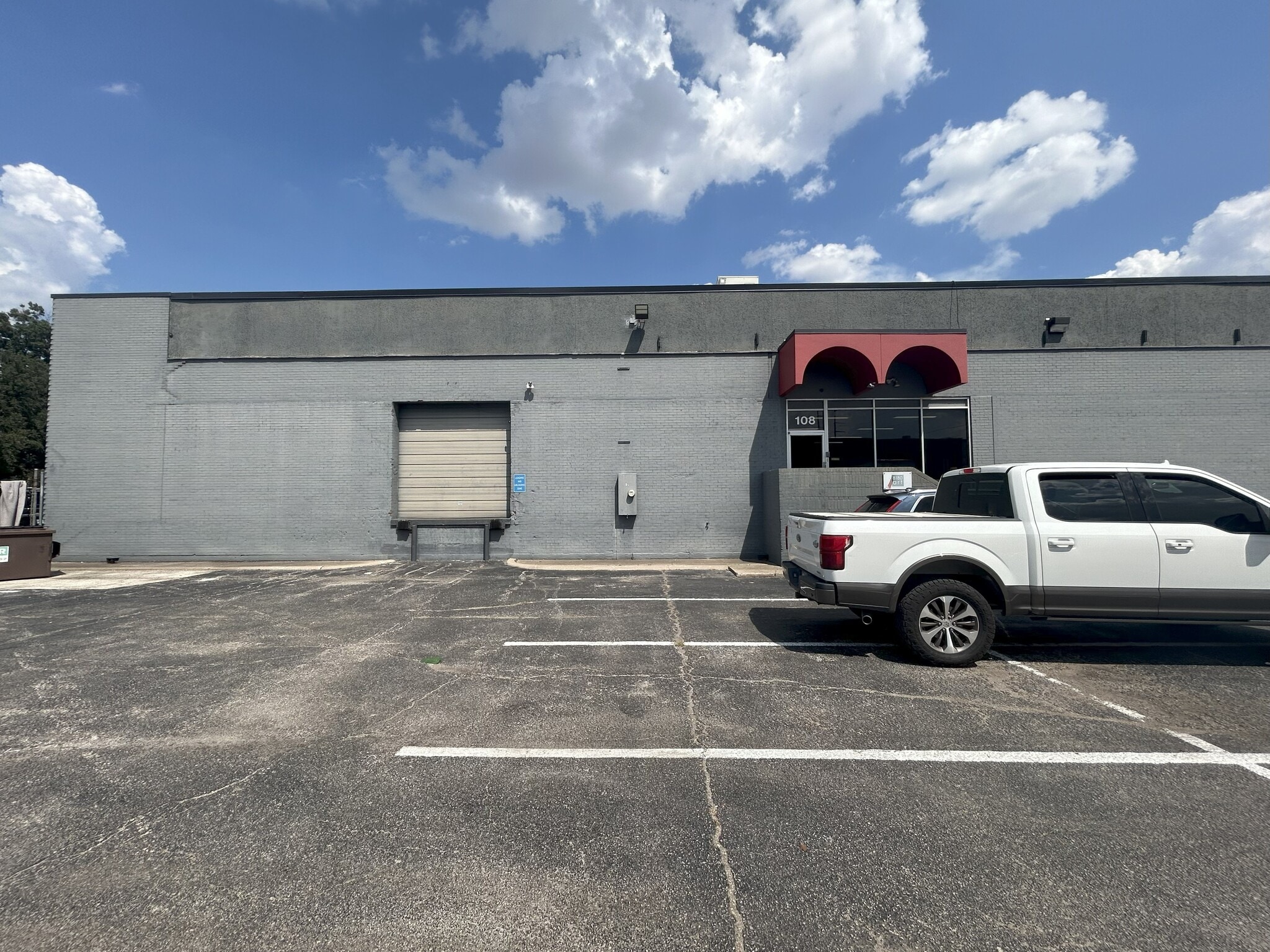 2939 Irving Blvd, Dallas, TX for lease Interior Photo- Image 1 of 1