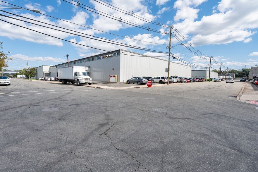 75 Wood St, Paterson, NJ à louer - Photo du bâtiment - Image 3 de 15