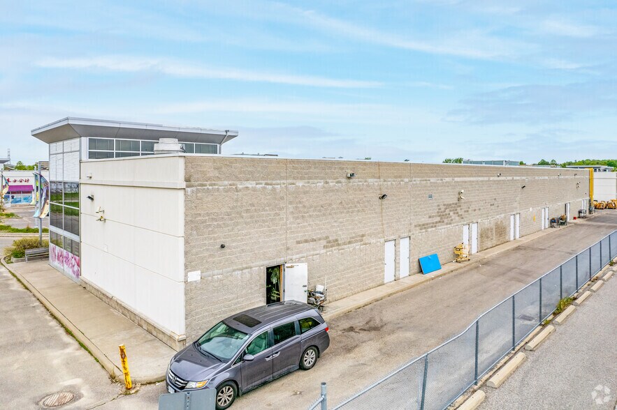 3262 Midland Ave, Toronto, ON à louer - Photo du bâtiment - Image 3 de 4