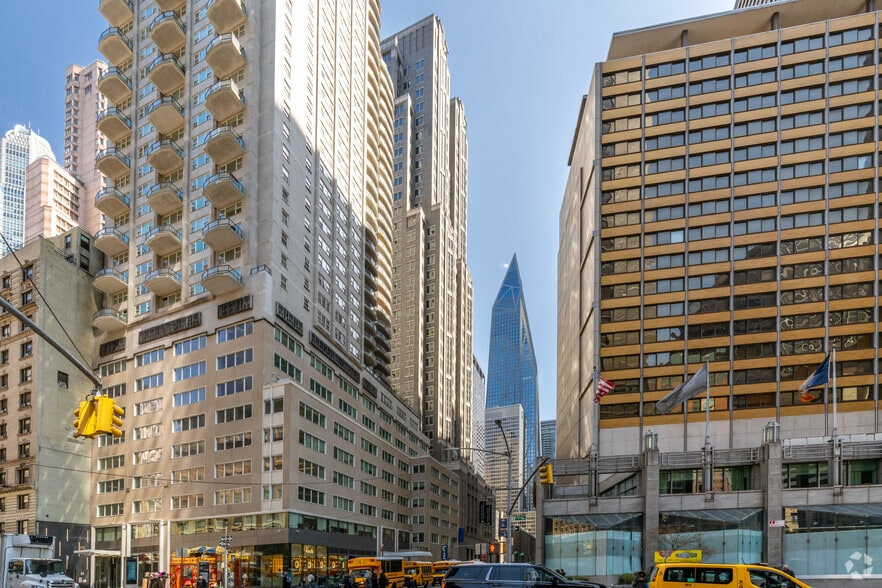 1325 Avenue of the Americas, New York, NY for lease - Building Photo - Image 3 of 14