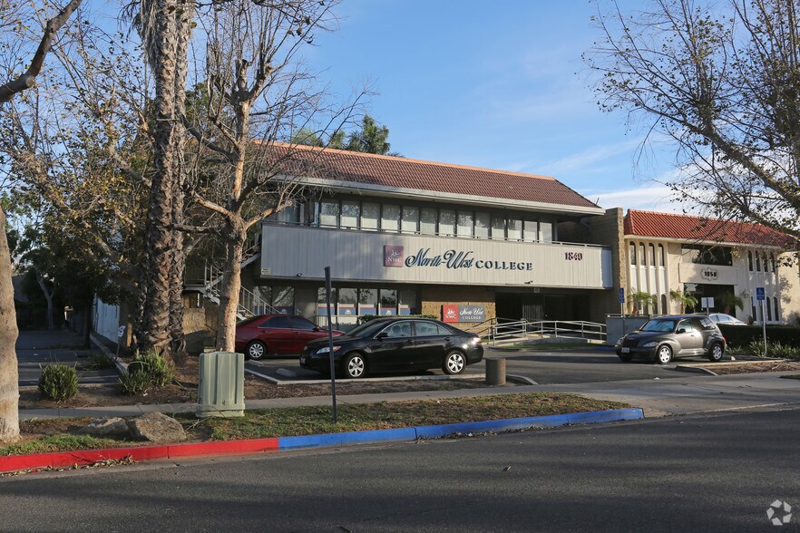 1840 E 17th St, Santa Ana, CA à louer - Photo du bâtiment - Image 1 de 9