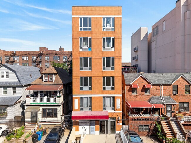Plus de détails pour 82-20 Britton Ave, Elmhurst, NY - Multi-résidentiel à vendre