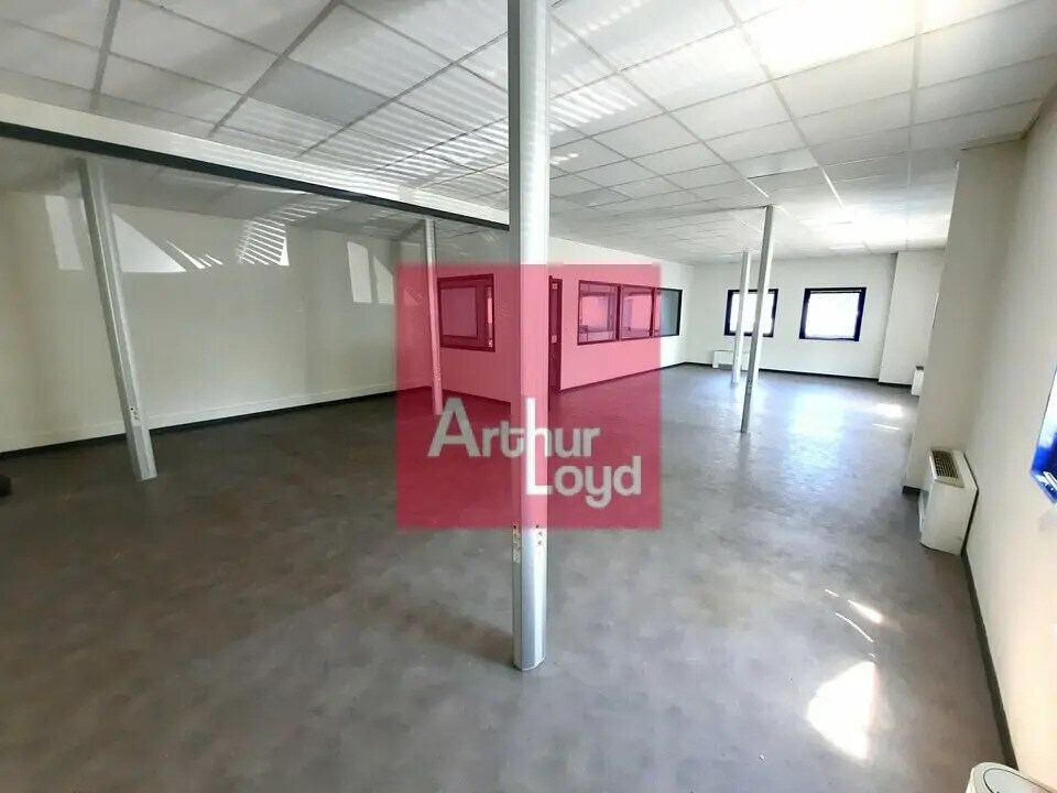 Office in Clermont-Ferrand for lease Interior Photo- Image 1 of 7