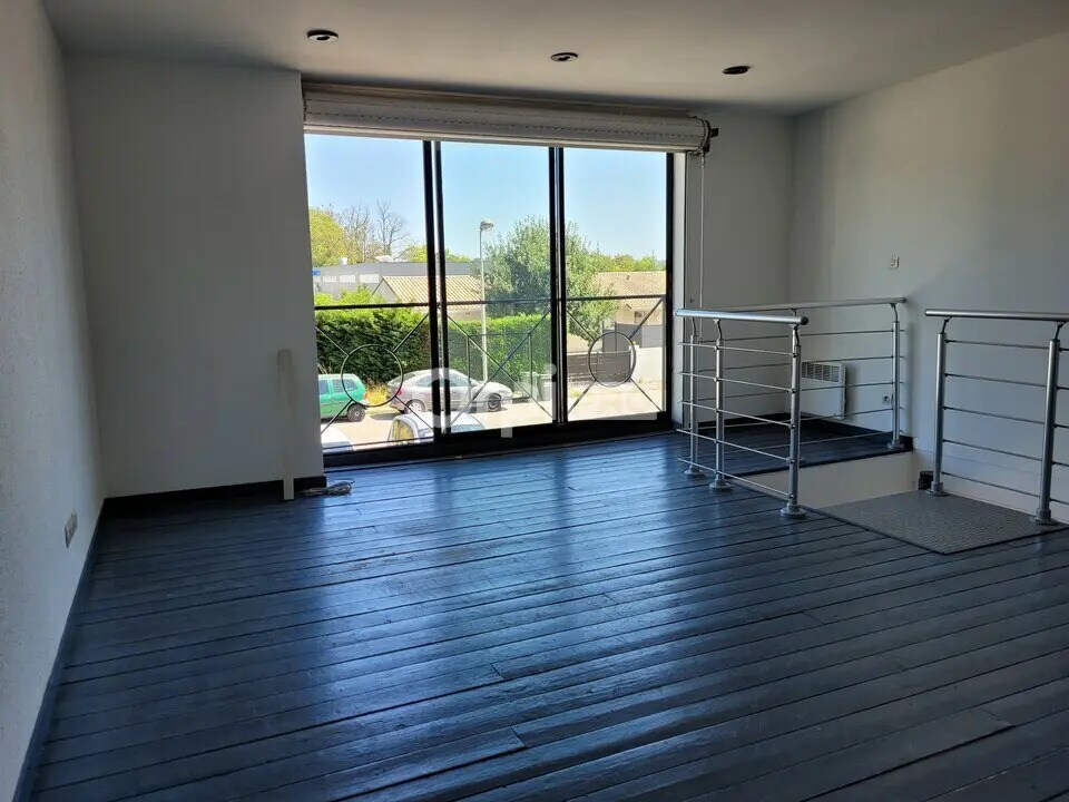 Office in Mérignac for lease Building Photo- Image 1 of 4