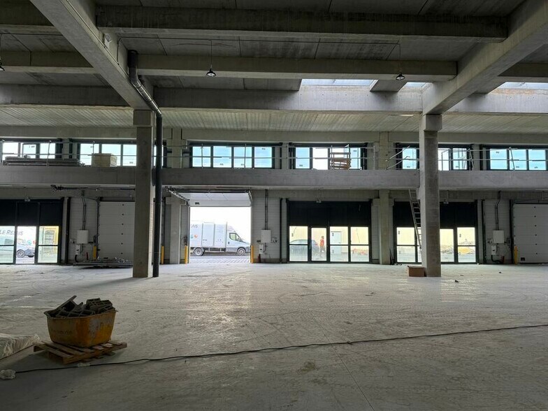42 Rue Benoit Frachon, Bobigny for lease - Building Photo - Image 3 of 8