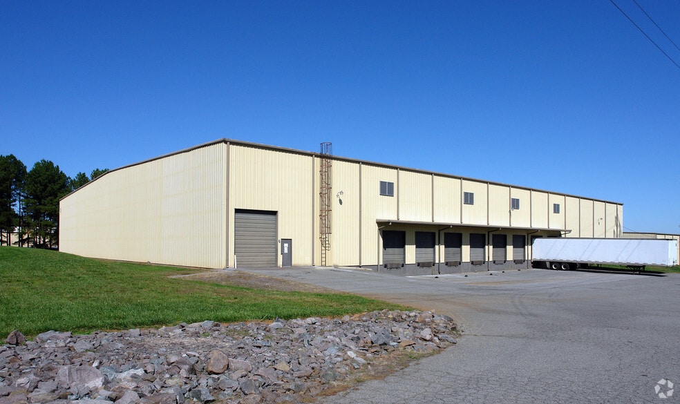 6240 Clementine Dr, Clemmons, NC for lease - Primary Photo - Image 1 of 8