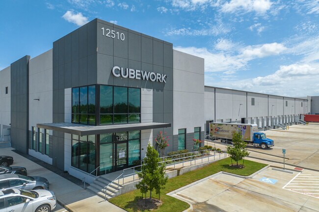 Plus de détails pour 12510 W Airport Blvd, Sugar Land, TX - Bureau, Industriel à louer