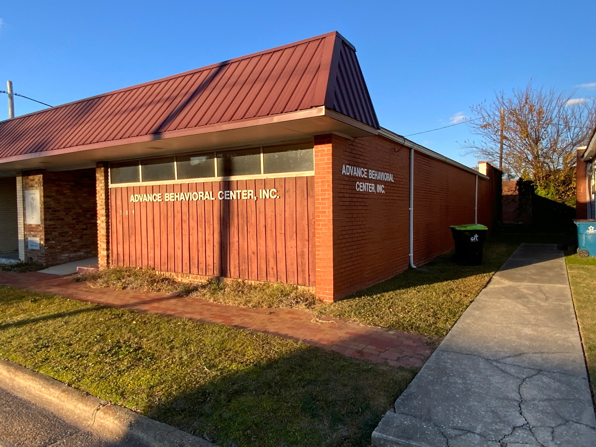 109 E Divine St, Dunn, NC for lease Primary Photo- Image 1 of 2