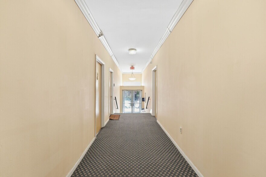 320 Constitution Ave NE, Washington, DC à vendre - Photo intérieure - Image 2 de 10