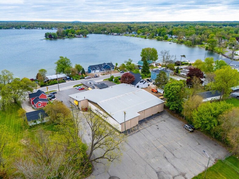 9455 Main St, Whitmore Lake, MI à vendre - Photo du bâtiment - Image 2 de 12