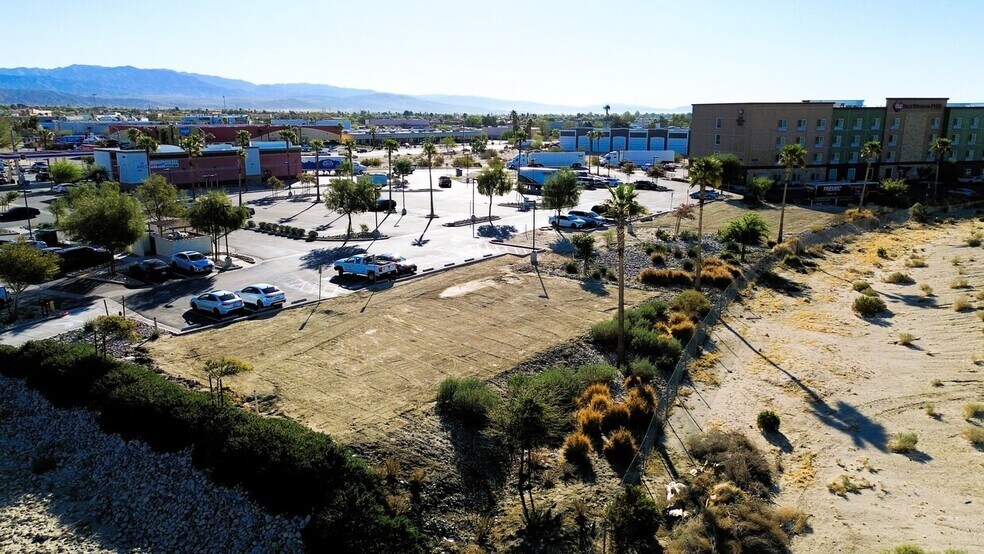 31380 Bob Hope Dr, Thousand Palms, CA à vendre - Aérien - Image 3 de 10