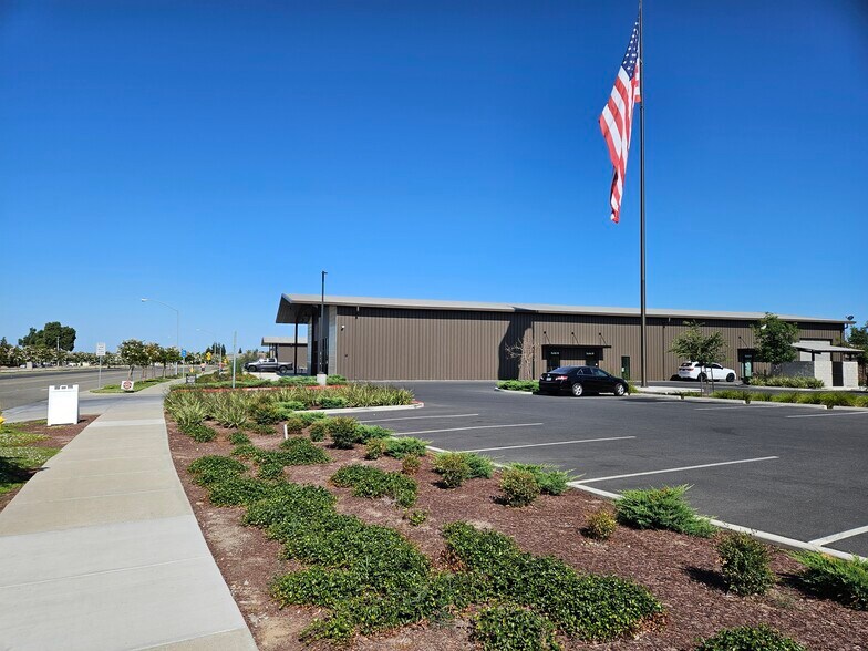 Doak Blvd, Ripon, CA à louer - Photo du bâtiment - Image 3 de 14