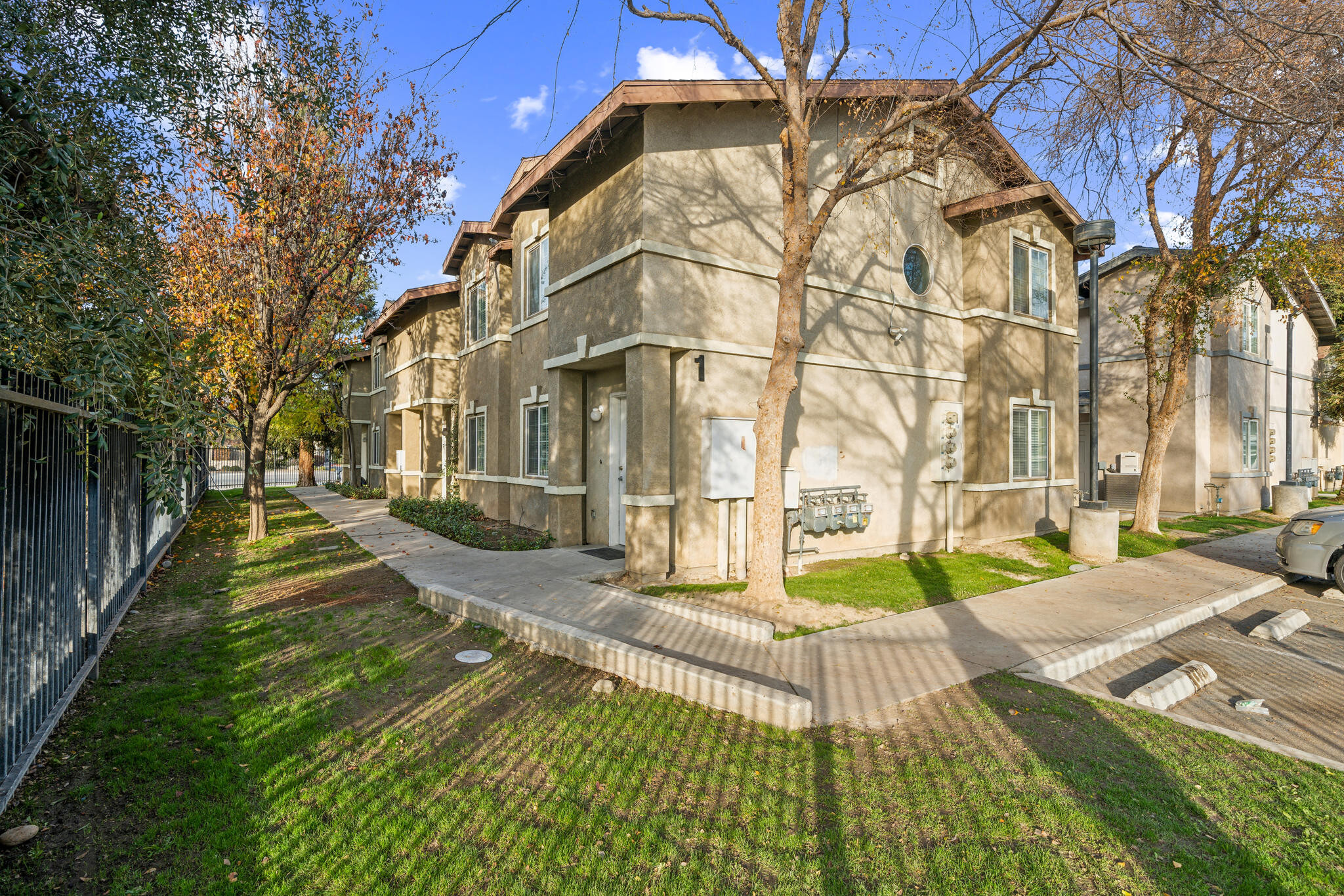 331 Pacheco Rd, Bakersfield, CA à vendre Photo du bâtiment- Image 1 de 27