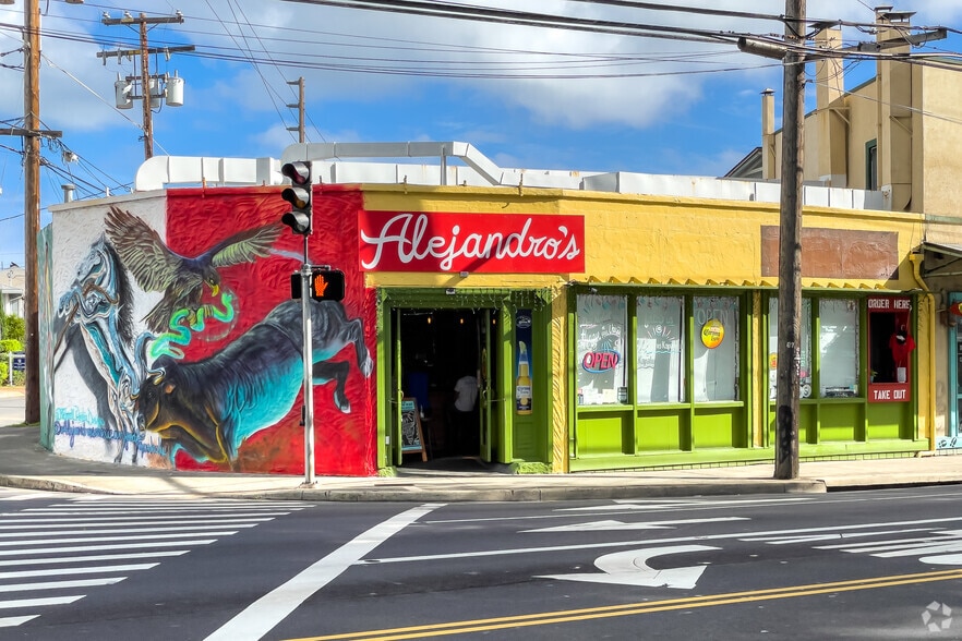 Kapahulu Portfolio portfolio of 2 properties for sale on LoopNet.ca - Primary Photo - Image 2 of 3