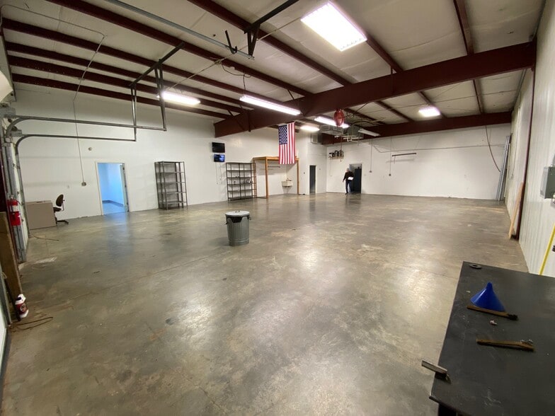 6610 Denver Industrial Park Rd, Denver, NC à louer - Photo du bâtiment - Image 2 de 7