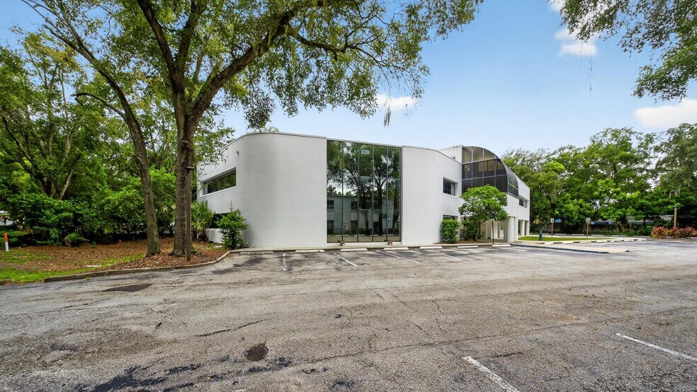 220 N Westmonte Dr, Altamonte Springs, FL à louer - Photo du bâtiment - Image 2 de 56