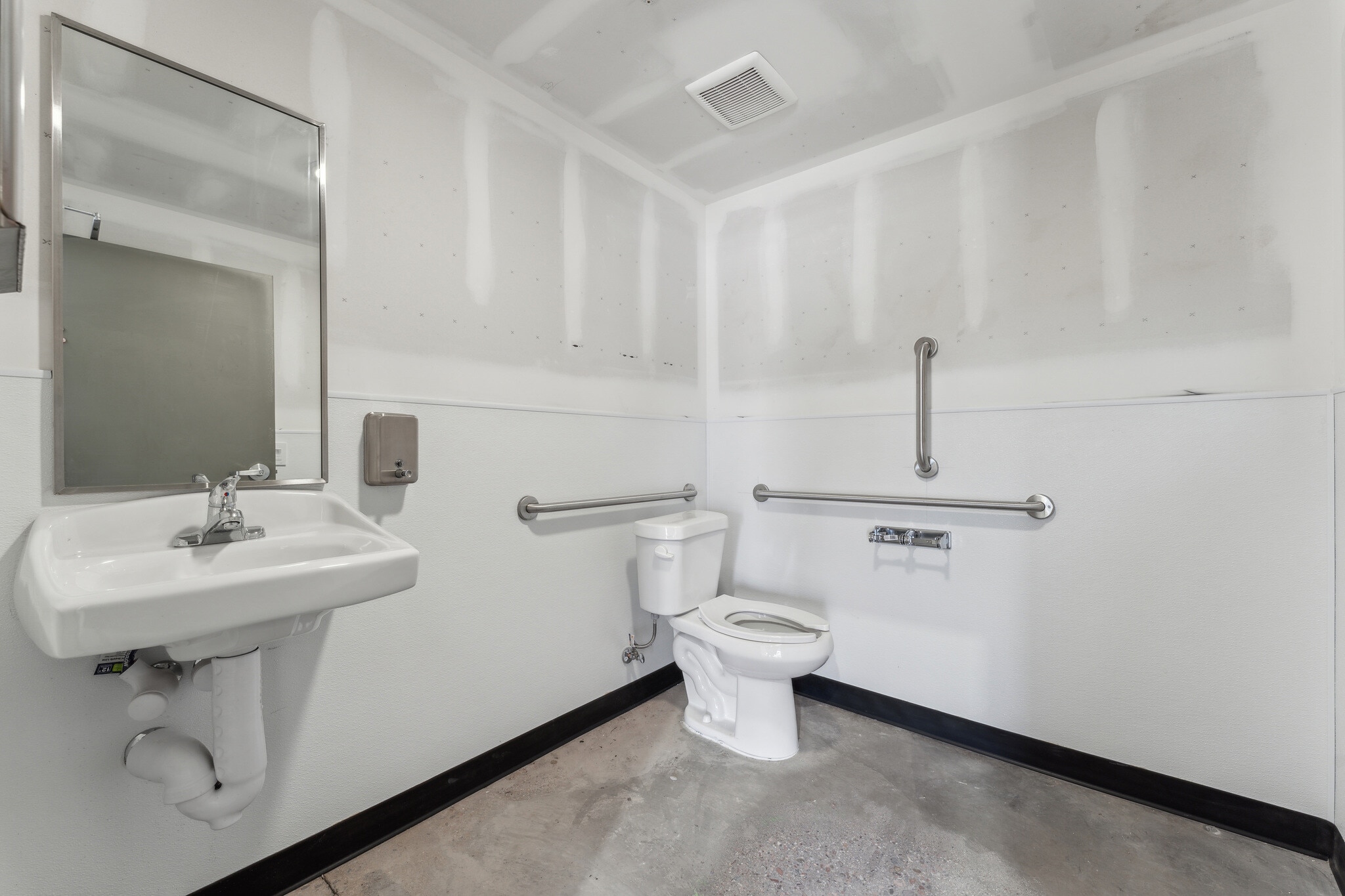 7915 Glen Harbor Blvd, Glendale, AZ for lease Interior Photo- Image 1 of 5