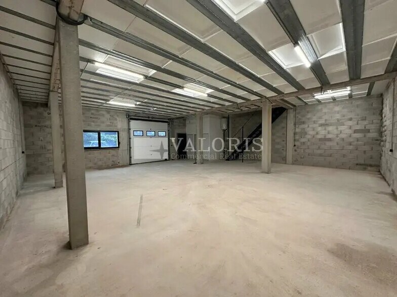 Rue Guy De Maupassant, Les Pennes-Mirabeau for lease - Building Photo - Image 2 of 8