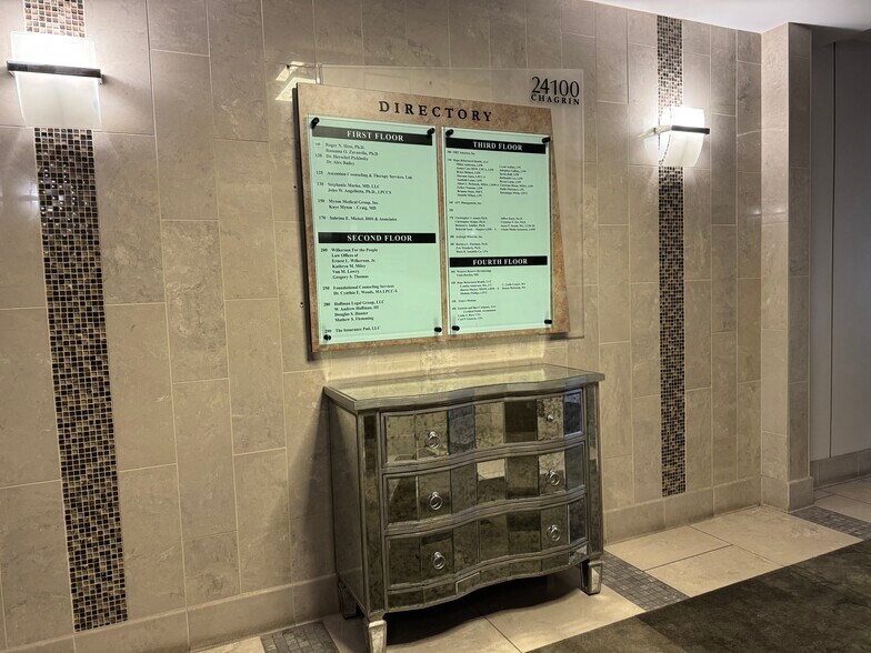 24100 Chagrin Blvd, Beachwood, OH à louer - Photo intérieure - Image 3 de 4