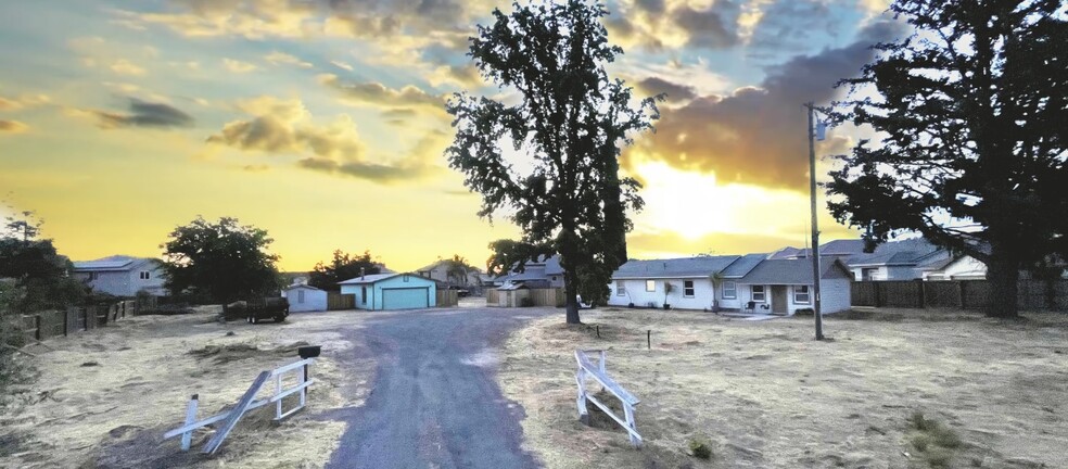 1977 Saint John Rd, Escalon, CA for sale - Building Photo - Image 1 of 1